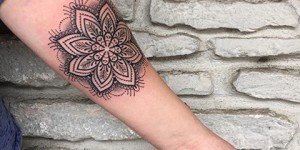 Mandala en Abdomen - Tatuajes para Mujeres