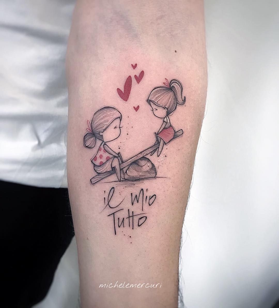 Tatuaje Madre E Hija Jugando Por Michele Mercuri Tatuajes Para Mujeres