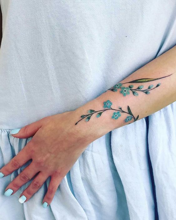 Tatuaje Enredadera De Flores Por Pis Saro Tatuajes Para Mujeres