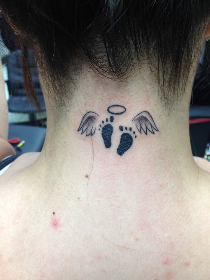 Huellas y alas de Ángel - Tatuajes para Mujeres