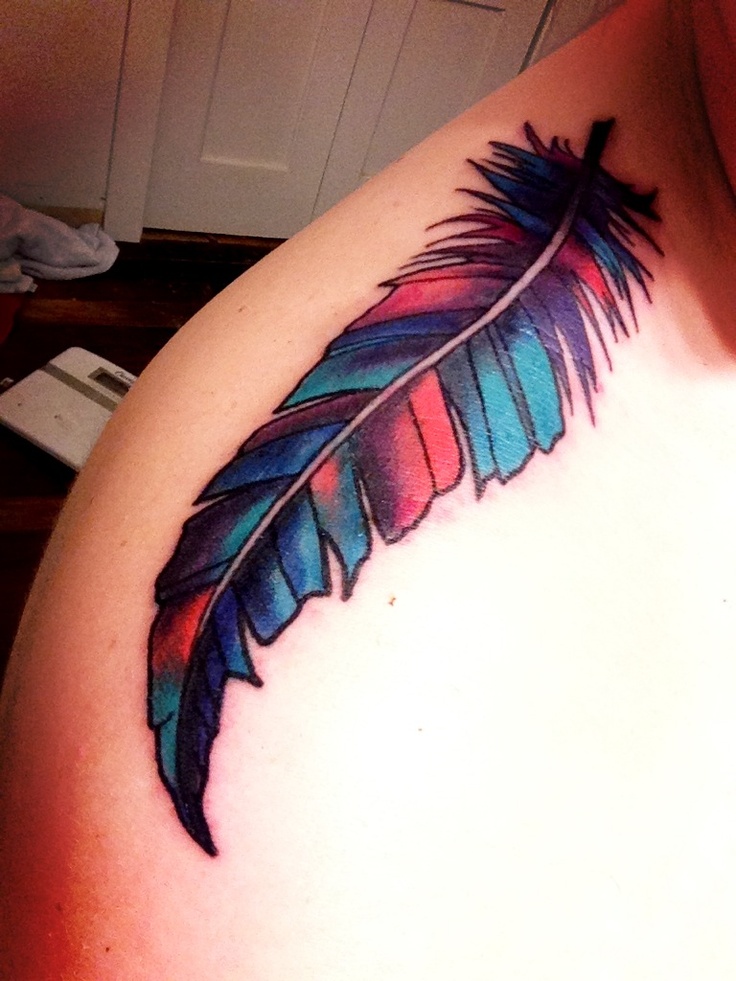 Pluma de Colores - Tatuajes para Mujeres