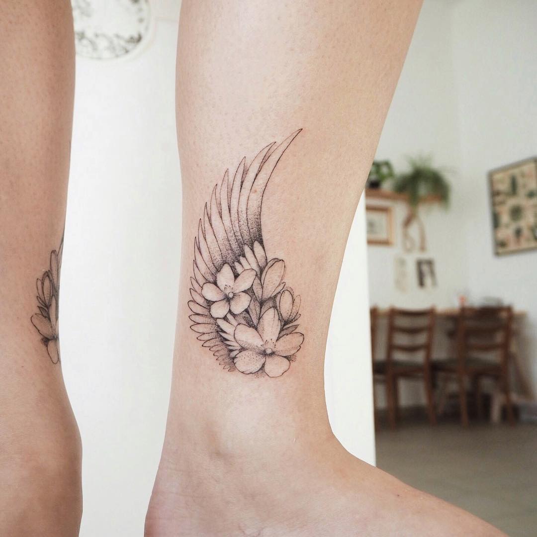 Tatuaje: Ala con flores por Darylis Tattoo - Tatuajes para Mujeres