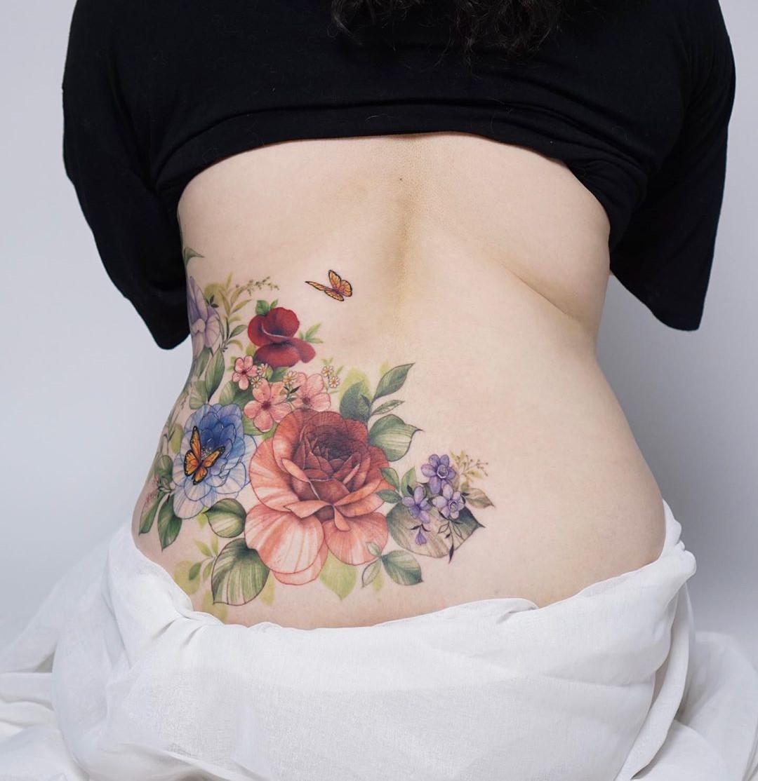 Tatuaje: Flores en la espalda baja por Tattooist Silo - Tatuajes para  Mujeres