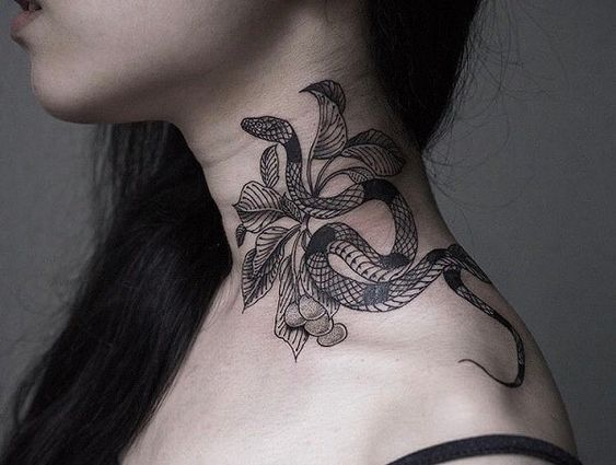 Serpiente enroscada en el cuello - Tatuajes para Mujeres