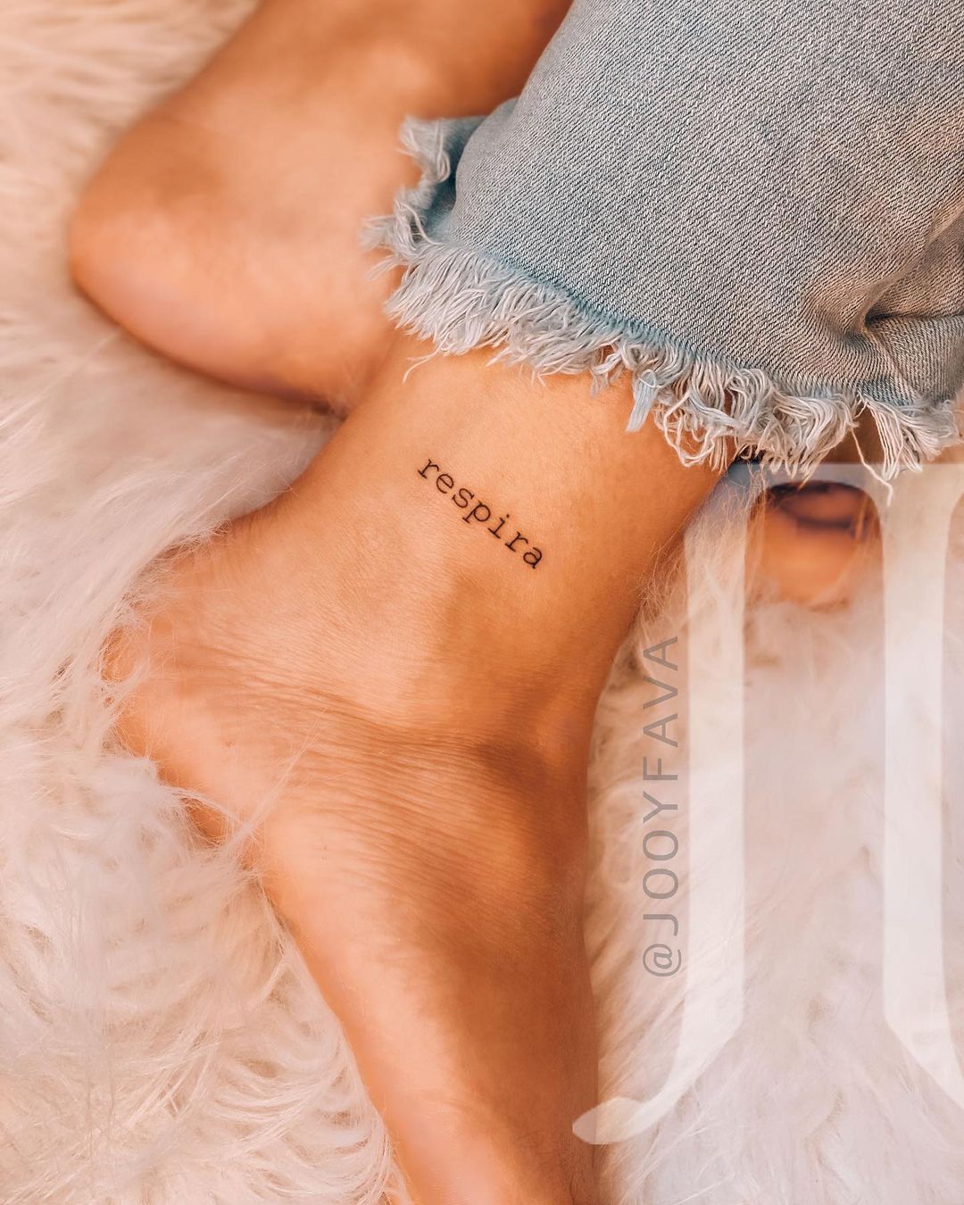 Tatuaje: Frase: Liberty y Mariposa por Mònica Sampietro - Tatuajes para  Mujeres