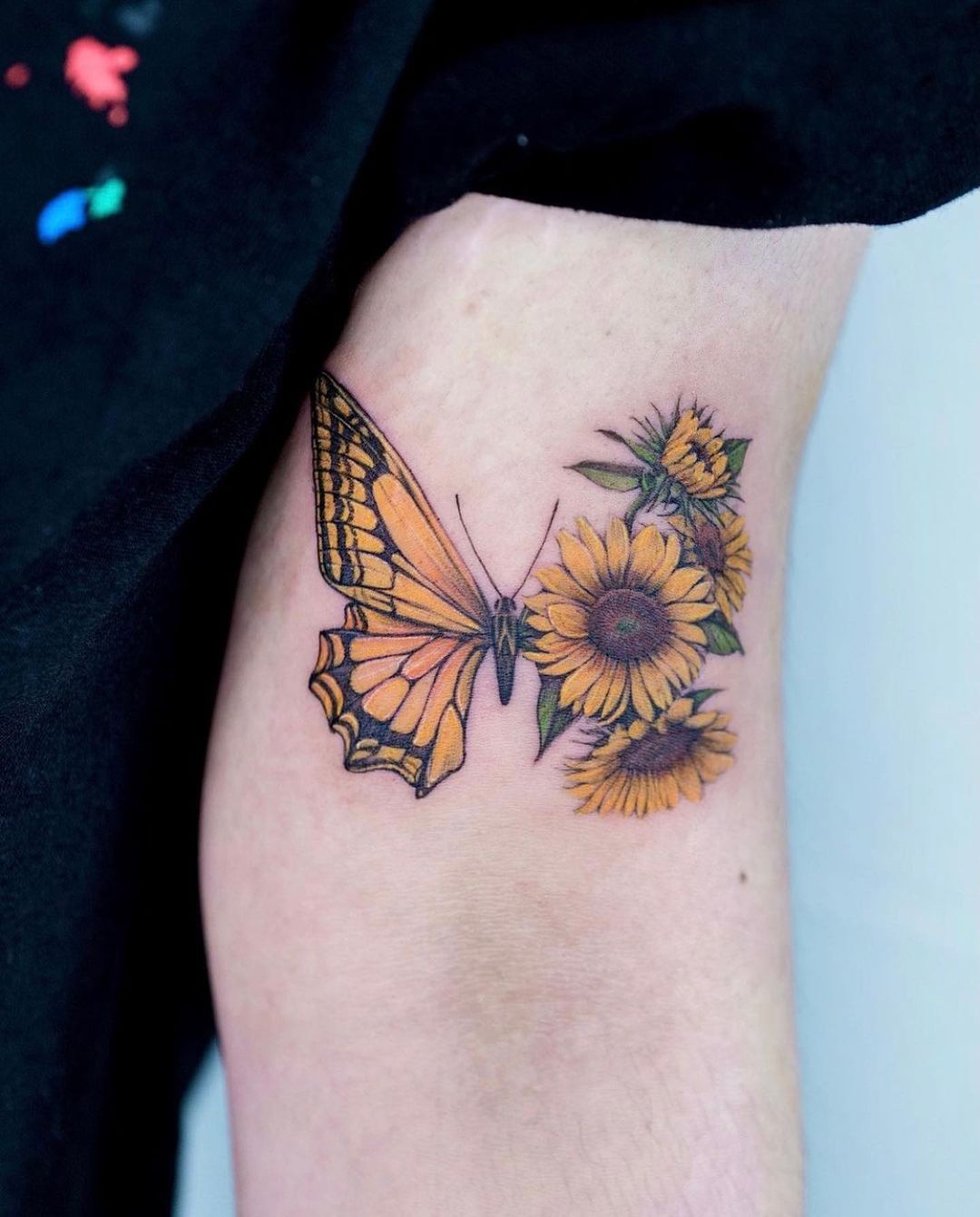 Metamorfosis De Una Mariposa A Flores Girasoles Por Tattooist Color B ...